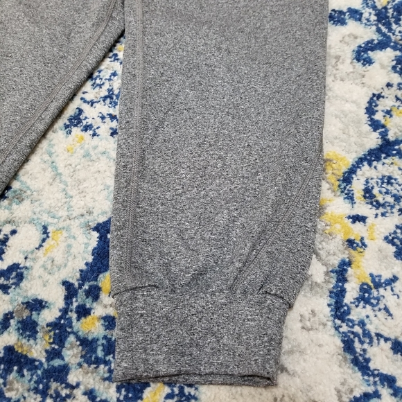 The North Face Cropped Jogger Pant Heather Gray XS - Picture 3 of 5